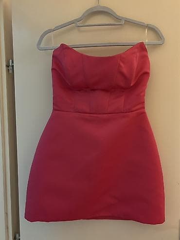Haljina S velicina Jednom nosena bez ikakvih tragova koriscenja Licno na lalafo.rs Haljina S velicina Jednom nosena bez ikakvih tragova koriscenja Licno