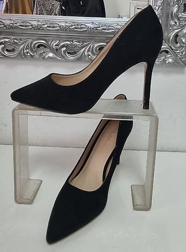 Elegantne crne salonke na visoku štiklu - Klasičan špicasti vrh za na lalafo.rs Elegantne crne salonke na visoku štiklu - Klasičan špicasti vrh za