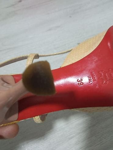 Italijanske kožne cipele. 40 na lalafo.rs — 4 Italijanske kožne cipele. 40 — 4