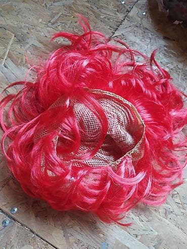 Prodajem jarko crvenu periku,potpuno nova,nenošena at lalafo.rs — 2 Prodajem jarko crvenu periku,potpuno nova,nenošena — 2