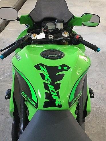 Transport: KAWASAKI ZX10R - tank pad - cep - 1131 📌 Opis: Samolepljivi at lalafo.rs — 2 Transport: KAWASAKI ZX10R - tank pad - cep - 1131 📌 Opis: Samolepljivi — 2