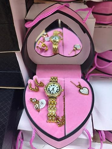 Poklon set u srcastoj kutiji sa ogledalom - Elegantna srcasta kutija na lalafo.rs — 2 Poklon set u srcastoj kutiji sa ogledalom - Elegantna srcasta kutija — 2