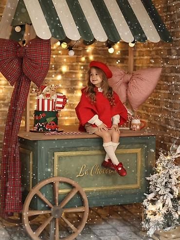 Pelerina sa sparklicama - crvena Najeftinija dostava sa cenom od 480 na lalafo.rs — 1 Pelerina sa sparklicama - crvena Najeftinija dostava sa cenom od 480 — 1