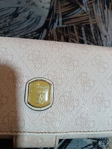 Ženski novčanik Guess bež/šljamp boje sa monogram printom i zlatnim na lalafo.rs — 7 Ženski novčanik Guess bež/šljamp boje sa monogram printom i zlatnim — 7