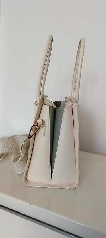 Prelepa bež torba LONG&SON LONDON, kada se otvori sa strane ima at lalafo.rs — 4 Prelepa bež torba LONG&SON LONDON, kada se otvori sa strane ima — 4