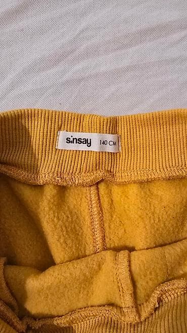 Dečije trenerke Sinsay – veličina 140 cm - Boja: žuta/senf - Print na lalafo.rs — 2 Dečije trenerke Sinsay – veličina 140 cm - Boja: žuta/senf - Print — 2