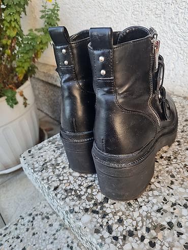 Stradivarius cizme u broju 39, nosene, visina stikle 6cm at lalafo.rs — 3 Stradivarius cizme u broju 39, nosene, visina stikle 6cm — 3