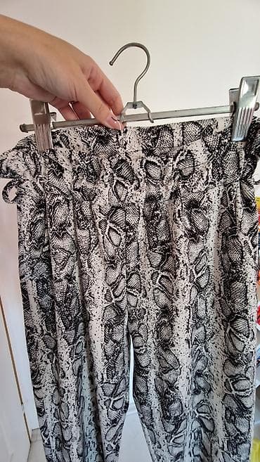 pantalone butiku ali: Pantalone L velicine, pune elastina
savrsene
Jednom nosene na lalafo.rs — 3 pantalone butiku ali: Pantalone L velicine, pune elastina
savrsene
Jednom nosene — 3