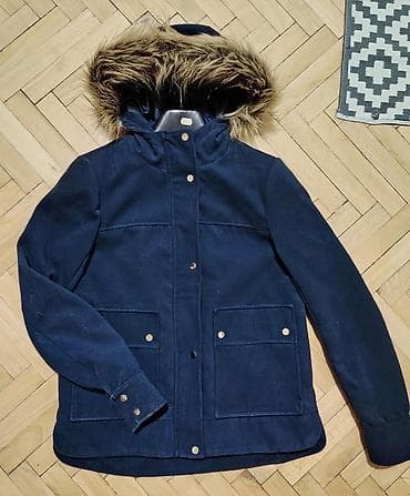 Ženska jakna Stradivarius tipa djubretarac sa kapuljačom i krznom - na lalafo.rs — 2 Ženska jakna Stradivarius tipa djubretarac sa kapuljačom i krznom - — 2