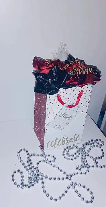 Dekorativna poklon-kutija sa cvetnim aranžmanom - Elegantna kartonska na lalafo.rs — 2 Dekorativna poklon-kutija sa cvetnim aranžmanom - Elegantna kartonska — 2