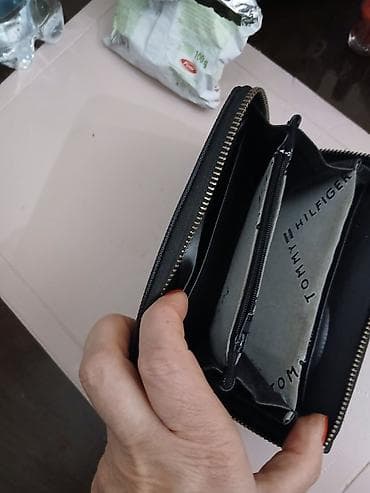 Tommy Hilfiger ženski novčanik – crni. - Klasičan preklop sa na lalafo.rs — 3 Tommy Hilfiger ženski novčanik – crni. - Klasičan preklop sa — 3