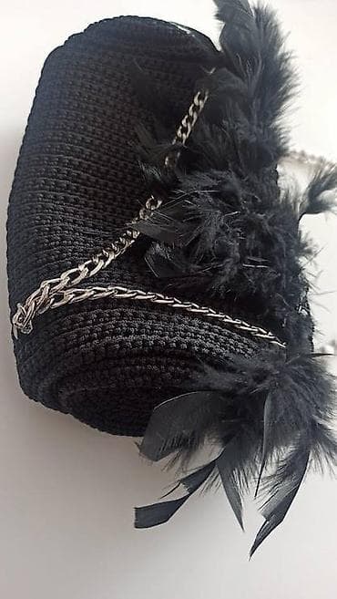 Elegantna ručno heklana crna torba sa perjem i bisernim lancem Ova na lalafo.rs — 10 Elegantna ručno heklana crna torba sa perjem i bisernim lancem Ova — 10