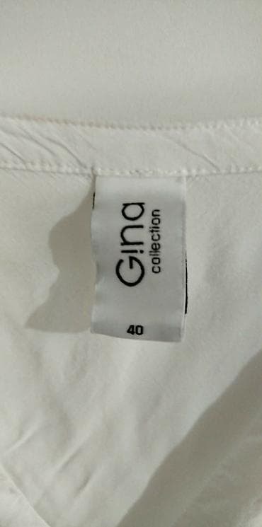 kom sa etiketom: Ženske bele bluze – brend Esay - Model 1: lagana bluza bez rukava sa at lalafo.rs — 5 kom sa etiketom: Ženske bele bluze – brend Esay - Model 1: lagana bluza bez rukava sa — 5