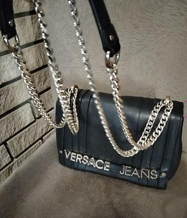 Versace Jeans tasna sa lancem u crnoj mat boji Kvalitetna sa lancem u at lalafo.rs — 1 Versace Jeans tasna sa lancem u crnoj mat boji Kvalitetna sa lancem u — 1