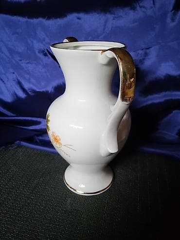 Antiques: Vaza Zajecar porcelan iz 70ih.god. Vaza je perfektna,pozlata ocuvana at lalafo.rs — 4 Antiques: Vaza Zajecar porcelan iz 70ih.god. Vaza je perfektna,pozlata ocuvana — 4
