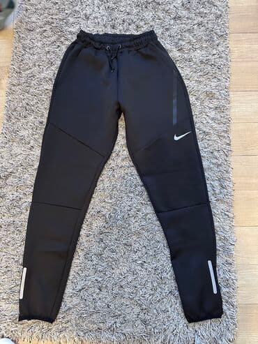 Komplet trenerka. L velicina moze i za M. Bez ostecenja na lalafo.rs — 2 Komplet trenerka. L velicina moze i za M. Bez ostecenja — 2