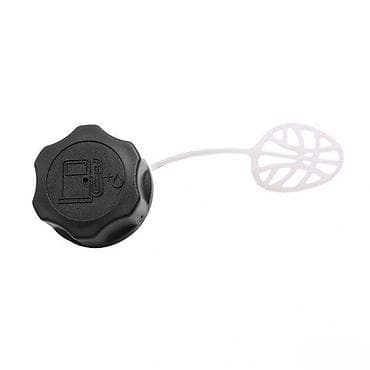 Crni plastični čep za rezervoar goriva sa belim vezicom. Čep je na lalafo.rs Crni plastični čep za rezervoar goriva sa belim vezicom. Čep je