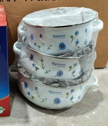 I. 12. Set emajliranih šerpi REOONA – 5 komada Na prodaju set na lalafo.rs I. 12. Set emajliranih šerpi REOONA – 5 komada Na prodaju set