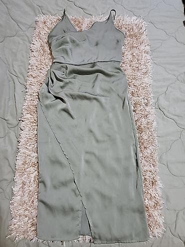 SHEIN haljina od satena, veličina M/38. - Kroj: slip/midi, pripijena na lalafo.rs — 1 SHEIN haljina od satena, veličina M/38. - Kroj: slip/midi, pripijena — 1