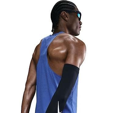 T-shirts: NIKE AeroSwift Men's Dri-FIT ADV Running Vest vel. M NOVO
FN at lalafo.rs — 6 T-shirts: NIKE AeroSwift Men's Dri-FIT ADV Running Vest vel. M NOVO
FN — 6