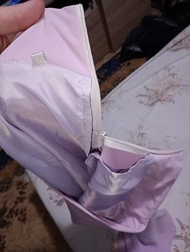 kom sa etiketom: Roze suknja sa volanima na donjem delu. Model sa visokim strukom i at lalafo.rs — 3 kom sa etiketom: Roze suknja sa volanima na donjem delu. Model sa visokim strukom i — 3