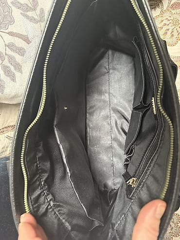 Electronics: Elegantna Carpisa crna poslovna torba za laptop - Materijal: veštačka at lalafo.rs — 4 Electronics: Elegantna Carpisa crna poslovna torba za laptop - Materijal: veštačka — 4