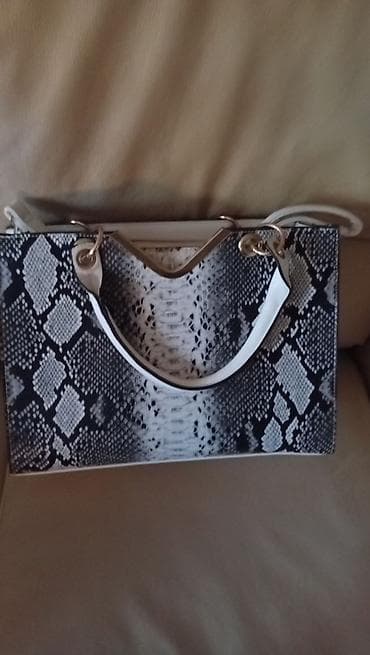 Ženska torba sa printom zmijske kože - Dizajn: elegantna torba na lalafo.rs Ženska torba sa printom zmijske kože - Dizajn: elegantna torba