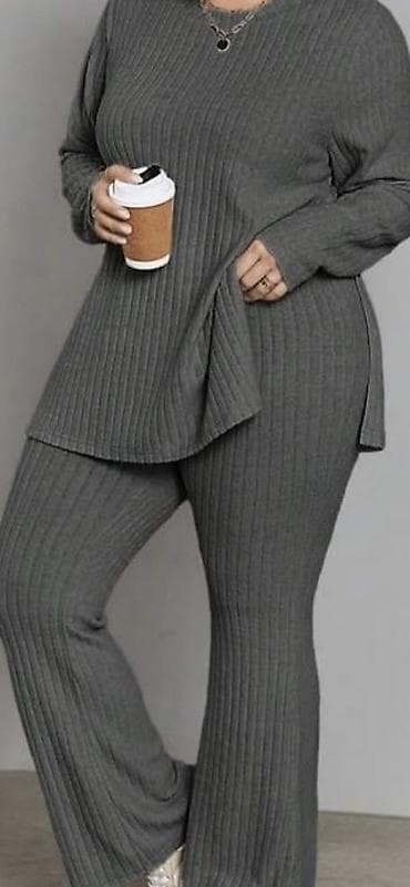 Ženski komplet – rebrasti pleteni duks i pantalone. Crna i siva boja na lalafo.rs Ženski komplet – rebrasti pleteni duks i pantalone. Crna i siva boja