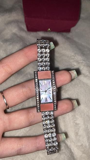 Elegantan zenski sat quartz roze sa cirkonima,
Idealan za svakodnevno na lalafo.rs — 4 Elegantan zenski sat quartz roze sa cirkonima,
Idealan za svakodnevno — 4