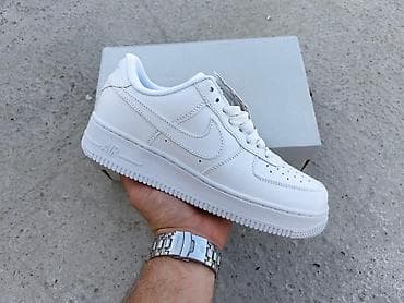 Nike Air Force 1 Low, potpuno bele patike - Klasičan AF1 dizajn sa na lalafo.rs Nike Air Force 1 Low, potpuno bele patike - Klasičan AF1 dizajn sa