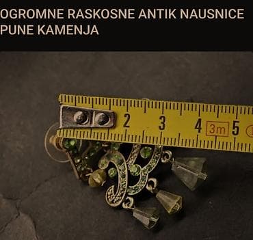 Antik viseće minđuše sa bogatim ukrasima i mnoštvom zelenih kamenčića na lalafo.rs — 4 Antik viseće minđuše sa bogatim ukrasima i mnoštvom zelenih kamenčića — 4
