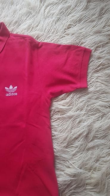 kom sa etiketom: Adidas Originals polo majica - Model: klasična polo majica sa kragnom at lalafo.rs — 2 kom sa etiketom: Adidas Originals polo majica - Model: klasična polo majica sa kragnom — 2