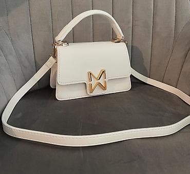 Ženska torbica sa poklopcem i metalnim M/W logom - Elegantan mini na lalafo.rs Ženska torbica sa poklopcem i metalnim M/W logom - Elegantan mini