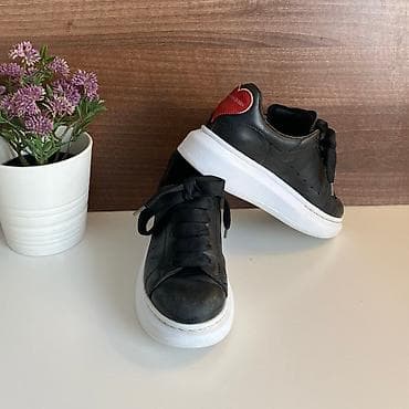 Alexander McQueen Original patike za devojcice Nisu puno nosene,u ok na lalafo.rs Alexander McQueen Original patike za devojcice Nisu puno nosene,u ok