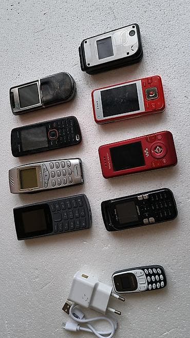 Lot starih mobilnih telefona + punjač Sadržaj: - Više klasičnih na lalafo.rs — 5 Lot starih mobilnih telefona + punjač Sadržaj: - Više klasičnih — 5