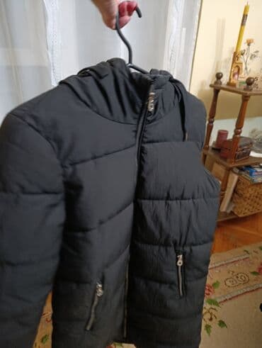 Crna ženska zimska jakna – duga, topla i lagana. - Kroj: duži na lalafo.rs Crna ženska zimska jakna – duga, topla i lagana. - Kroj: duži