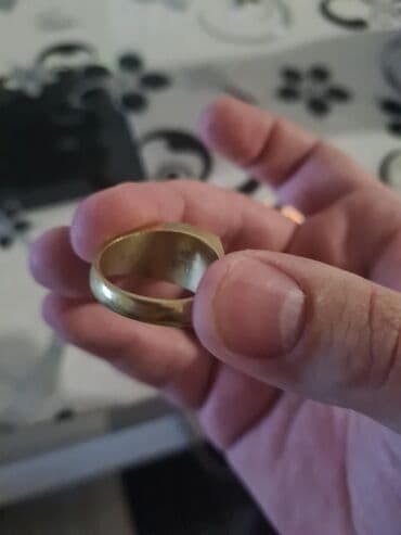 Masivni muški prsten – žuta boja metala, širokog profila. Prednja na lalafo.rs — 2 Masivni muški prsten – žuta boja metala, širokog profila. Prednja — 2