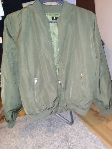 Zelena bomber jakna i sve sa slike - Klasičan bomber kroj sa na lalafo.rs Zelena bomber jakna i sve sa slike - Klasičan bomber kroj sa