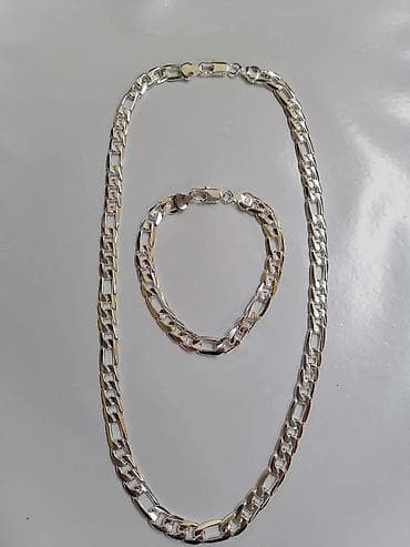 Komplet ogrlica i narukvica
Cena:2200din na lalafo.rs — 3 Komplet ogrlica i narukvica
Cena:2200din — 3