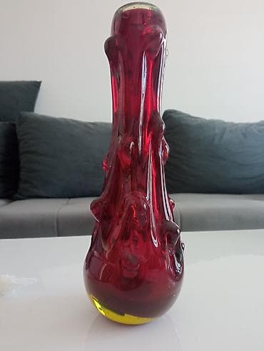 Murano ruby red crvena madivna vaza sa zlatnim listićima pri dnu na lalafo.rs — 2 Murano ruby red crvena madivna vaza sa zlatnim listićima pri dnu — 2