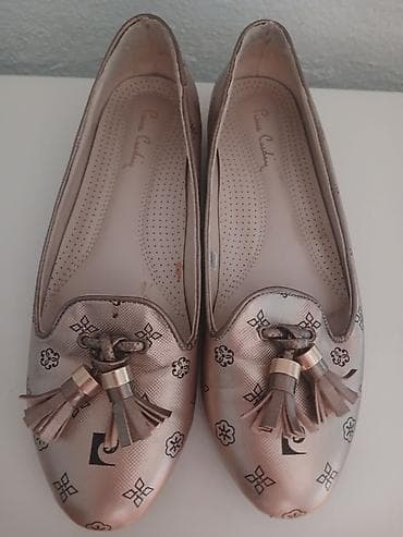 Ženske mokasine u bež boji, ukrašene kićankama na prednjem delu. Obuća na lalafo.rs — 2 Ženske mokasine u bež boji, ukrašene kićankama na prednjem delu. Obuća — 2