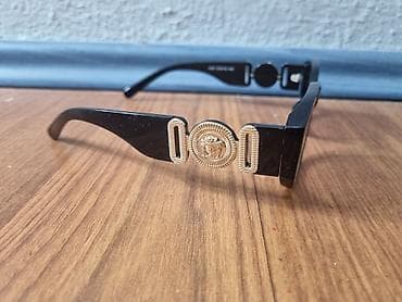 Zenske naocare za sunce Versace
Original na lalafo.rs — 3 Zenske naocare za sunce Versace
Original — 3