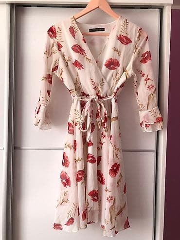 Bela midi haljina sa cvetnim dezenom, idealna za različite prilike at lalafo.rs Bela midi haljina sa cvetnim dezenom, idealna za različite prilike