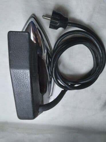 Steam Irons: Pegla Elma tip LR 003.,1000 W laka 1055 gr.duzina kabla 175 at lalafo.rs — 2 Steam Irons: Pegla Elma tip LR 003.,1000 W laka 1055 gr.duzina kabla 175 — 2