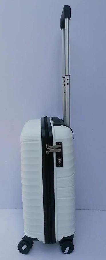 Travel suitcases and bags: Tvrdi kofer na točkiće – kabinski format - Materijal: lagani i at lalafo.rs — 8 Travel suitcases and bags: Tvrdi kofer na točkiće – kabinski format - Materijal: lagani i — 8