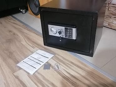 Sigurnosni sef sa digitalnom tastaturom i mehaničkim ključem. - na lalafo.rs — 2 Sigurnosni sef sa digitalnom tastaturom i mehaničkim ključem. - — 2