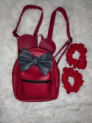 Crveni mini ranac sa dekorativnim ušima i velikom sivom mašnom - na lalafo.rs — 1 Crveni mini ranac sa dekorativnim ušima i velikom sivom mašnom - — 1