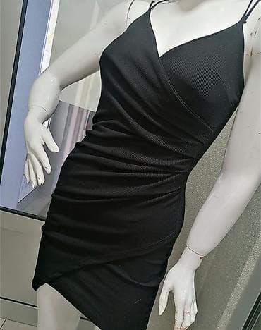 Crna ženska mini haljina na bretele - Kroj: uska silueta sa na lalafo.rs — 3 Crna ženska mini haljina na bretele - Kroj: uska silueta sa — 3