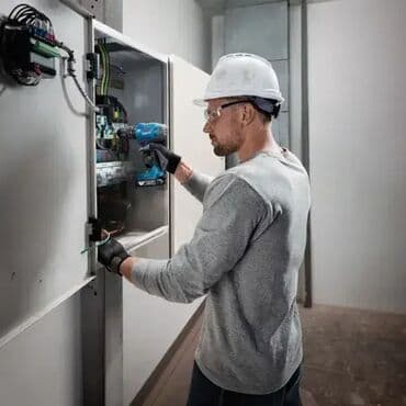 Akumulatorske bušilice: Tehnički podaci Dodatni podaciNapon akumulatora18,0 VObrtni momenat na lalafo.rs — 15 Akumulatorske bušilice: Tehnički podaci Dodatni podaciNapon akumulatora18,0 VObrtni momenat — 15