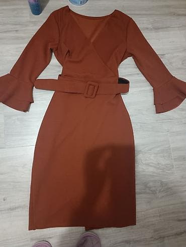 Elegantna midi haljina s remenom – cigla/rđasto braon boja - Kroj na lalafo.rs Elegantna midi haljina s remenom – cigla/rđasto braon boja - Kroj